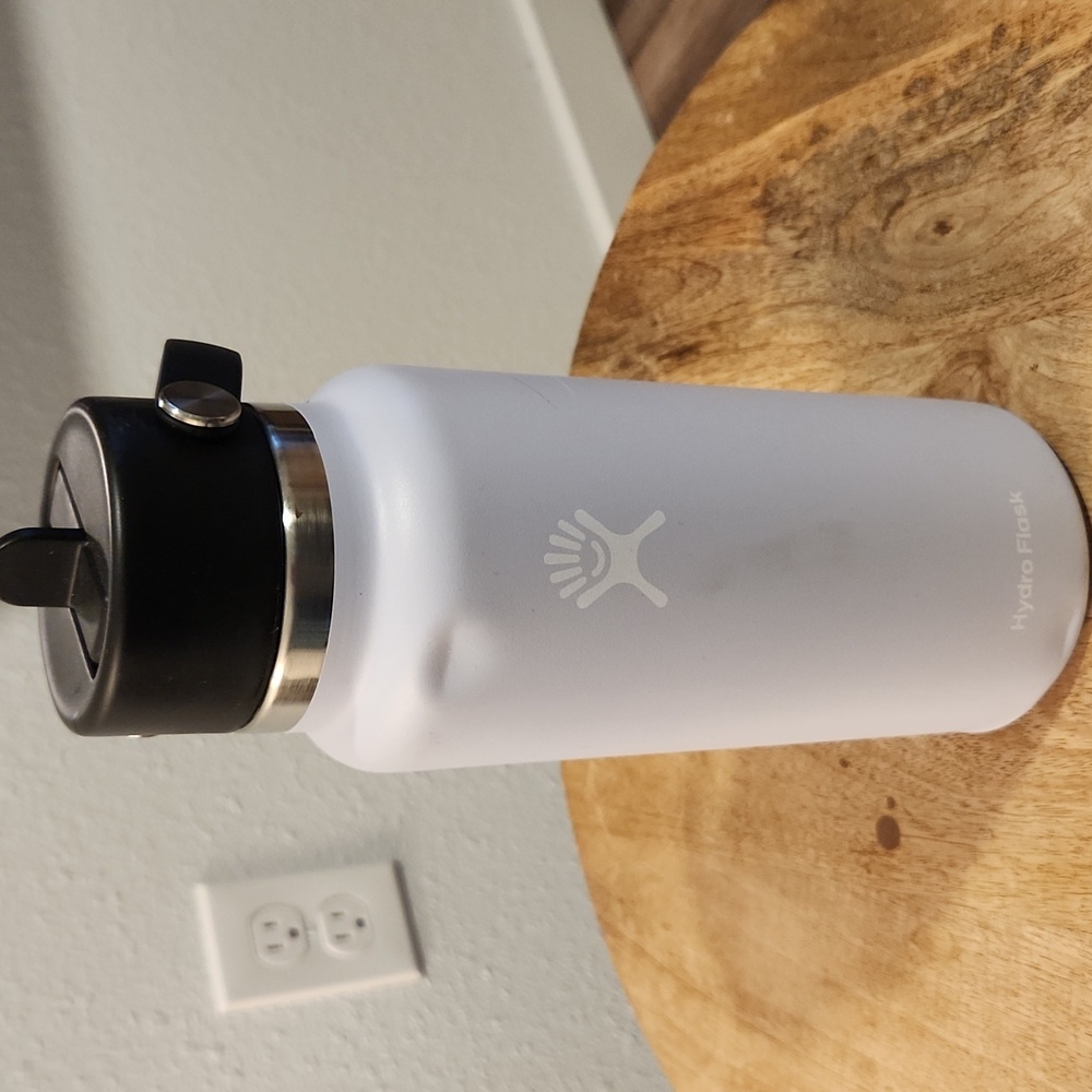 Hydro Flask 32oz Insulated Water Bottle